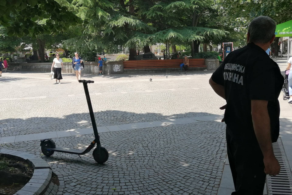 
Полицията в Сливен е санкционирала 18 нарушители с велосипеди и индивидуални електрически превозни средства в района на главната улица в града. От края...